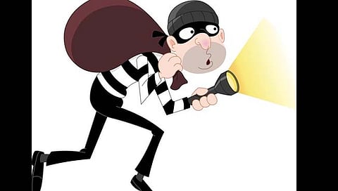 सोलापूर मध्ये दोघा घरफोड्यांना अटक; १७ चोर्या उघडकीस