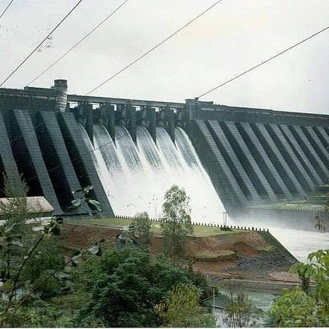 koyana dam rain : पाण्याची आवक घटल्याने सहा इंचाने दरवाजे केले कमी