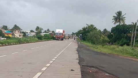 निपाणी पोलीस प्रशासनाने कागल व कोल्हापूर पोलीस प्रशासनाशी चर्चा करून अखेर दुतर्फा आंतरराज्य वाहतुकीला परवानगी दिली.