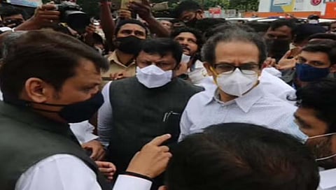 मुख्यमंत्री ठाकरे आणि विरोधी पक्षनेते फडणवीस कोल्हापुरात आमने-सामने