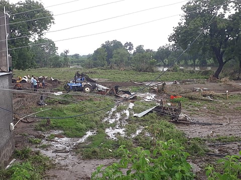 चाळीसगाव तालुक्यातील नुकसानग्रस्तांना जास्तीत जास्त मदत मिळवून देणार : पालकमंत्री गुलाबराव पाटील