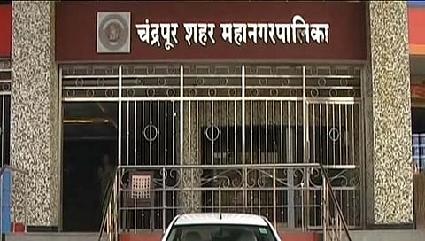 चंद्रपूर महापालिकेत राष्ट्रवादीच्या कार्यकर्त्यांनी सोडल्या कोंबड्या!