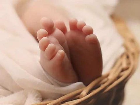 कोल्हापूर : लहान बाळाच्या आकाराचे अर्भक सापडले गटारीच्या पाण्यात