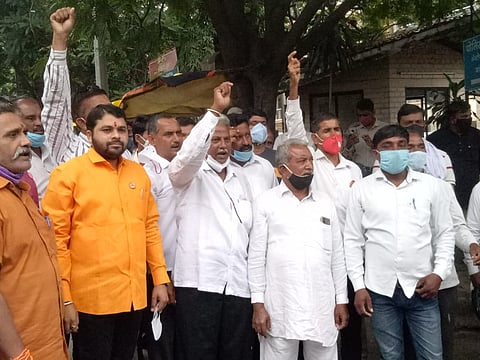 पीक विम्यासंदर्भात स्वाभिमानी शेतकरी संघटनेचे नेते रविकांत तुपकर यांचे पुण्यात आंदोलन सुरू आहे