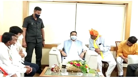 इंदापुरमध्ये पत्रकार परिषदेत बोलताना मदत व पुनर्वसन मंत्री विजय वडेट्टीवार.