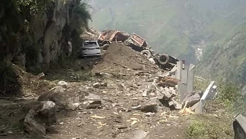 हिमाचल प्रदेश : दरड कोसळून ११ जण ठार, ३० बेपत्ता
