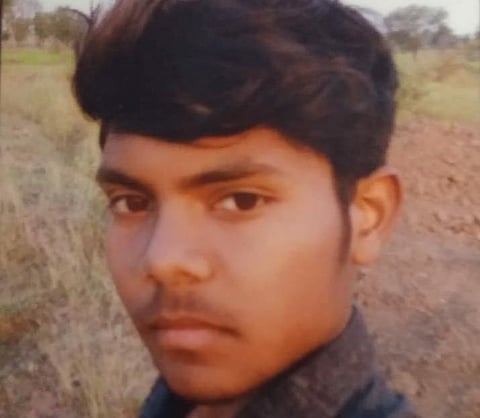 गडचिरोली : हाताला दोरी बांधून अल्पवयीन प्रेमीयुगूलाची आत्महत्या