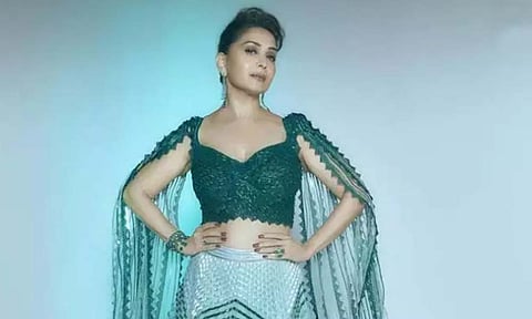 माधुरी दीक्षित हिचे हिरव्या लेहंग्यातील फोटो पाहून चाहते झाले क्लीन बोल्ड