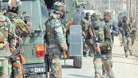 जम्मू-काश्मीरमध्ये चकमकीत दोन भारतीय जवान शहीद