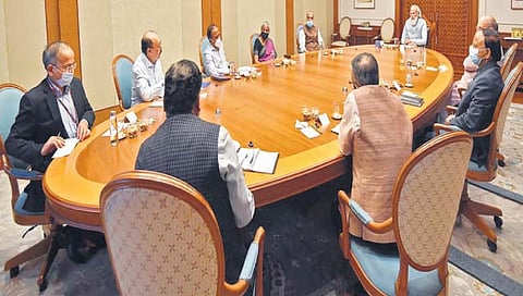 नवी दिल्ली : अफगाणिस्तानातील घडामोडींच्या पार्श्वभूमीवर मंगळवारी पंतप्रधान नरेंद्र मोदी यांच्या अध्यक्षतेखाली मंत्रिमंडळ सुरक्षाविषयक समितीची बैठक झाली.