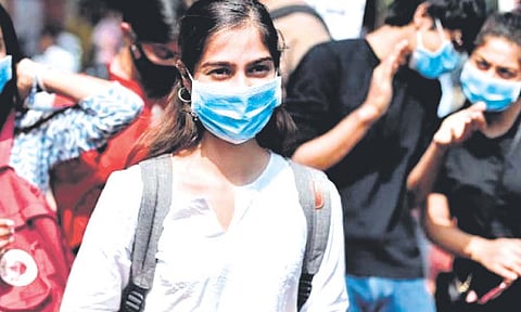 शाळा-महाविद्यालये बंद या आदेशाचे पालन न केल्यास कारवाई