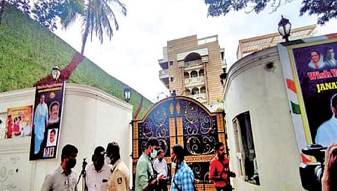 बंगळूर : कॅन्टोन्मेंट परिसरातील आ. जमीर अहमद खान यांचा बंगला.