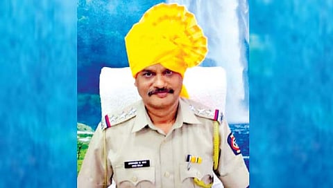 ‘खाकी’ आणि ‘खादी’मुळे या अधिकाऱ्याची ६ वर्षांत ७ वेळा बदली