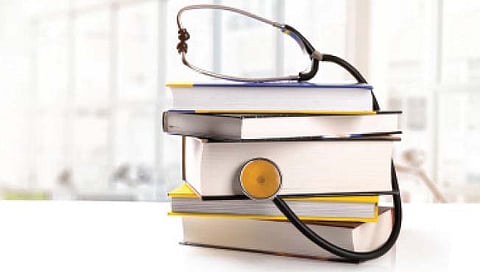 वैद्यकीय महाविद्यालय : वैद्यकीय शिक्षणतील खेळ महाराष्ट्राला परवडतील?