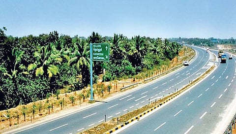 नितीन गडकरी यांच्याशी संवाद : रस्ते विकासातून देशाच्या विकासाला चालना