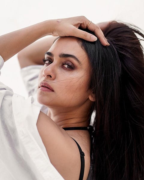 Amruta khanvilkar : अमृता खानविलकर युट्यूबवर, फिट ठेवण्यासाठीचे देणार धडे?