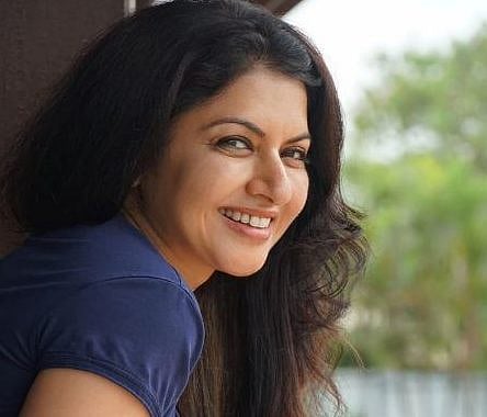 bhagyashree : भाग्यश्रीच्या सौंदर्यापुढे नव्या अभिनेत्री पडल्या फिक्या (Video)