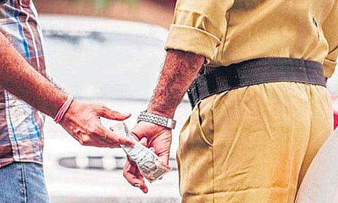 पुणे : लाचलुचपत प्रतिबंधक विभागाने १४७ जणांवर कारवाई