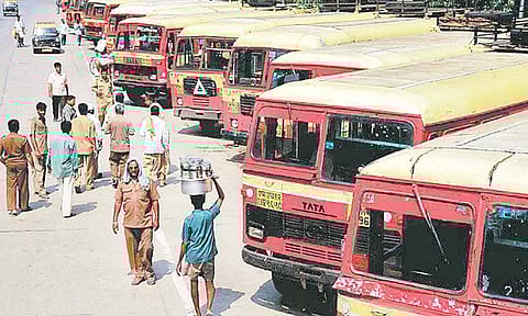 एसटी महामंडळाच्या पाच कर्मचार्यांची आत्महत्या