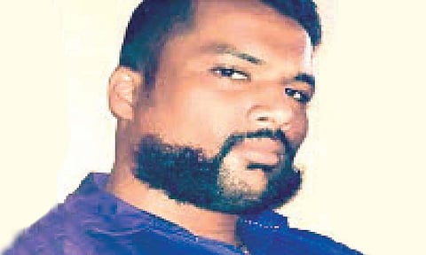 अन्वर याने धाकासाठी रोखलेले पिस्तूल निघाले नकली