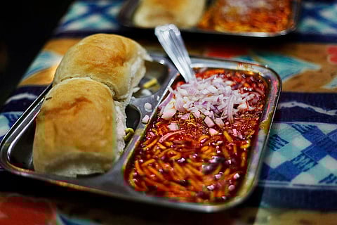 Misal Pav : कोल्हापुरची झणझणीत मिसळ कशी तयार कराल?