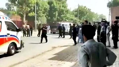 पाकिस्तान : शियांच्या जुलूसवर ग्रेनेड हल्ला; ७ वर्षांच्या मुलीसहीत एकाचा मृत्यू