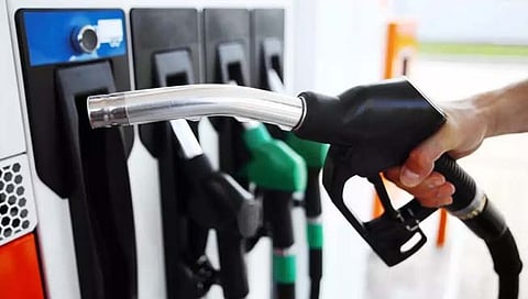 petrol and diesel prices : दीड वर्षात पेट्रोल ३६ रुपयांनी महागले, आता केवळ ५ रुपयांनी स्वस्त!