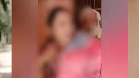 मंदिरात पुजाऱ्यासोबत महिला सापडली