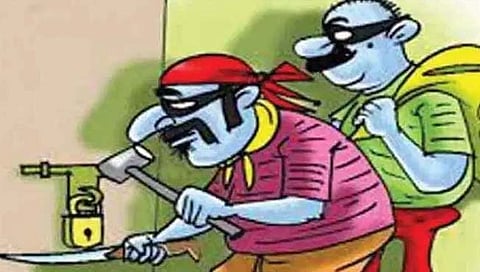 सांगली : एकाच ठिकाणी तीन फ्लॅट फोडले