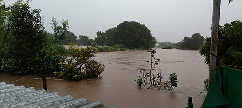 नगर जिल्ह्यात पावसाने हाहाकार, शेवगाव गेवराई राज्यमार्ग पाण्याखाली