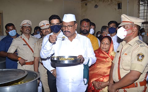 धुळे : ‘बंदिवानांनी तुरूंगवासानंतर जीवनात आदर्श नागरिक होण्याचा प्रयत्न करावा’