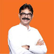 दहीहंडी वाद : निर्बंध झुगारून मनसेने पोलिसांसमोर फोडली दहीहंडी