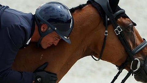 horse riding: ऑलिम्पिकमध्ये भारताच्या फवाद मिर्झाबराेबर असणार्या घोडीची किंमत माहीत आहे?