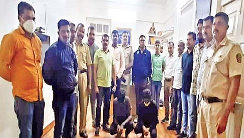 खूनप्रकरणी पोलिसांनी दोन संशयितांना अटक केली.