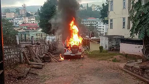 मेघालयमध्ये कर्फ्यु: मुख्यमंत्र्यांच्या घरावर पेट्रोल बॉम्ब हल्ला; सुरक्षेत वाढ