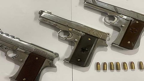 नाशिक येथे गावठी कट्टे, काडतूसासह ५ जण अटकेत