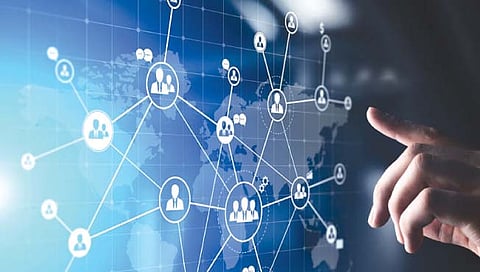 आऊटसोर्सिंग हबच्या दिशेने…