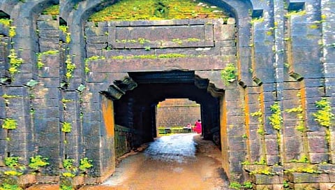 पन्हाळा : तीन दरवाजातून होणारी वाहतूक नियंत्रित करा