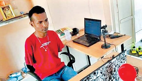 राजेश… ज्याने पायाने पेपर लिहीत इंजिनियरिंग पूर्ण केलं!