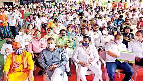 मराठा क्रांती मोर्चा, पुणे जिल्ह्याच्या वतीने आयोजित राज्यस्तरीय बैठकीत उपस्थित मान्यवर व कार्यकर्ते.