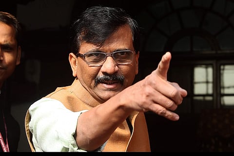 Sanjay Raut : जवान शहीद झाले असताना स्वतःवर फुले उधळून घेताय; राऊतांचा हल्लाबोल