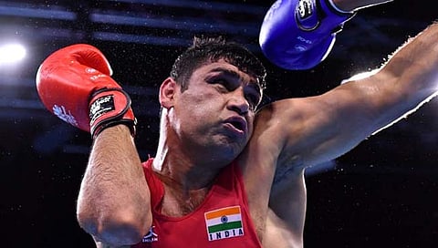 उपांत्यपूर्व फेरीत सतीश कुमार याचा उझेबेकिस्तानचा जालोलोव बाखोदीर याने पराभव केला.