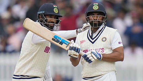 शमी-बुमराह जोडीने दमदार फलंदाजी करत भारताला सुस्थितीत नेले आहे.