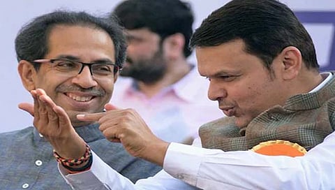 उद्धव ठाकरे – देवेंद्र फडणवीस यांच्यात बंद दाराआड झाली चर्चा