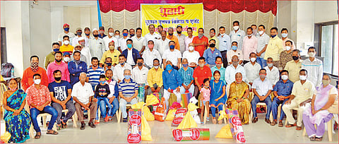 पूरग्रस्त वृत्तपत्र विक्रेत्यांना जीवनावश्यक वस्तूंचे वाटप; दै. ‘पुढारी’ व पृथ्वीराज यादव यांचा संयुक्त उपक्रम