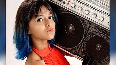 मानिके मगे हिते : श्रीलंकन गाण्याचा इंटरनेटवर धूमाकुळ! (Video)