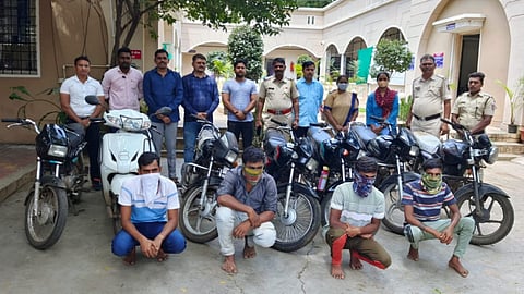 जयसिंगपूर : मोपेडच्या चोरीने चोरट्यांचे फुटले बिंग, चार चोरट्यांसह सात मोटरसायकली हस्तगत