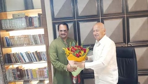 सोलापूर : अशी भेट… कधी झाली होती का थेट ?