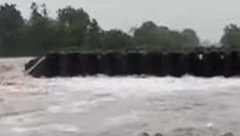 औरंगाबाद : मुसळधार पावसामुळे हतनूर बंधारा फुटला