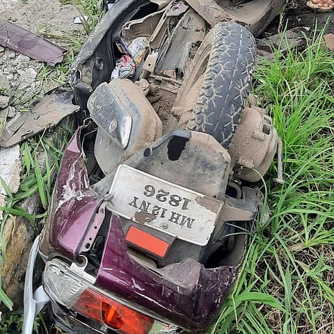 Accident : दुचाकीस्वार कोसळला चाळीस फूट खोल दरीत
